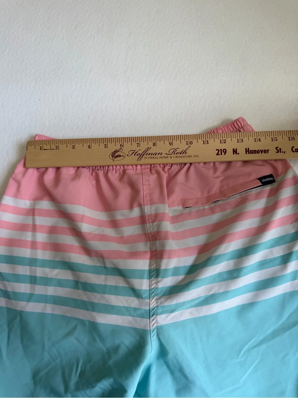 Chubbies On the Horizons Swim Trunks Men’s Large 7” Pink Aqua Striped Stretch